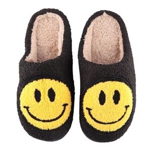NWT Adult Soft and Fuzzy Fleece Yellow and Black Smiley Face Slippers in Large!